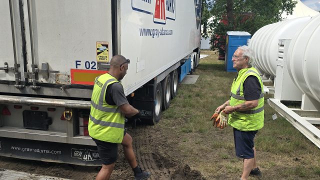 Vic and Jimmy sorting the job out